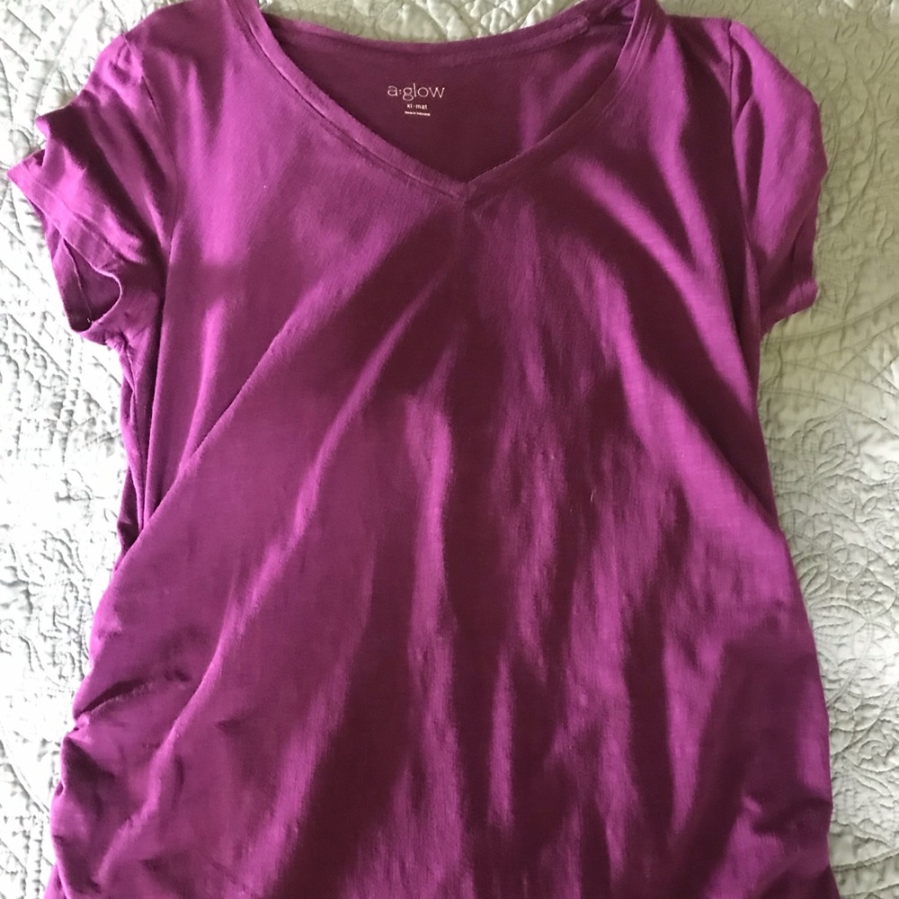 A glow size xl maternity shirt